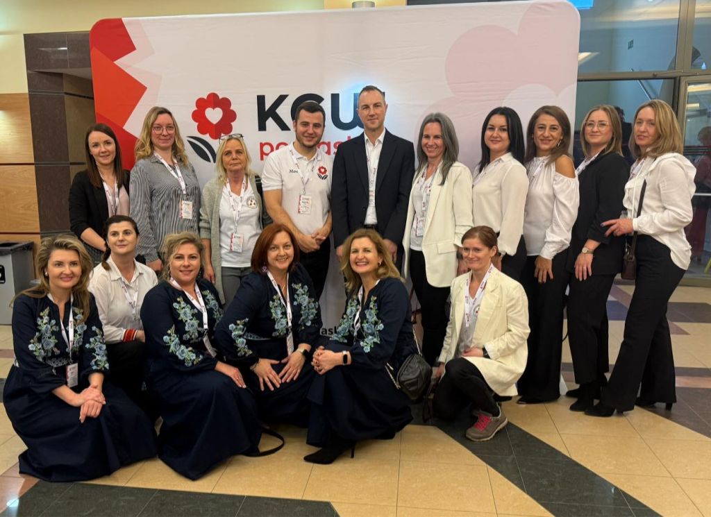 Na zdjęciu przedstawicieli KGW z gminy Juchnowiec Kościelny. dyrektor Ośrodka Kultury Krzysztof Sokólski oraz Marcin Klejno