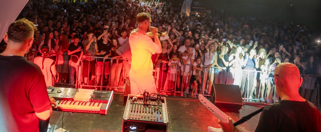 Na zdjęciu koncert zespołu Defis